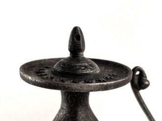 Blankwaffe im orientalischen Stil. Gesamtlänge 87cm, Alter und Herkunft unbekannt