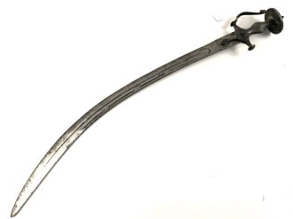 Blankwaffe im orientalischen Stil. Gesamtlänge 87cm, Alter und Herkunft unbekannt