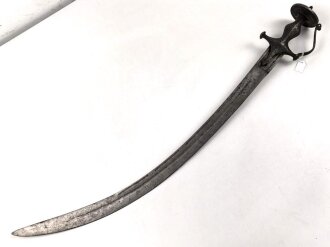 Blankwaffe im orientalischen Stil. Gesamtlänge 87cm, Alter und Herkunft unbekannt