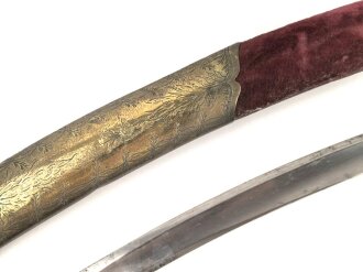 Blankwaffe im orientalischen Stil. Gesamtlänge 100cm, Alter und Herkunft unbekannt