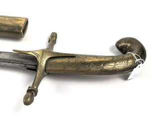 Blankwaffe im orientalischen Stil. Gesamtlänge 100cm, Alter und Herkunft unbekannt