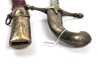 Blankwaffe im orientalischen Stil. Gesamtlänge 100cm, Alter und Herkunft unbekannt