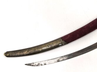 Blankwaffe im orientalischen Stil. Gesamtlänge 100cm, Alter und Herkunft unbekannt