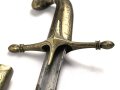 Blankwaffe im orientalischen Stil. Gesamtlänge 100cm, Alter und Herkunft unbekannt