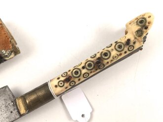 Blankwaffe im orientalischen Stil. Gesamtlänge 34cm, Alter und Herkunft unbekannt