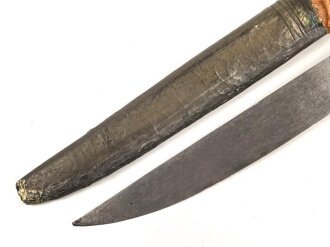 Blankwaffe im orientalischen Stil. Gesamtlänge 34cm, Alter und Herkunft unbekannt