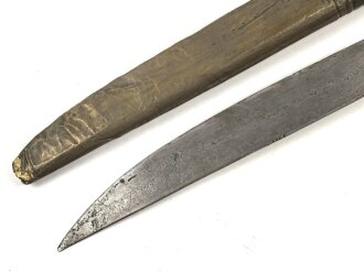 Blankwaffe im orientalischen Stil. Gesamtlänge 34cm, Alter und Herkunft unbekannt