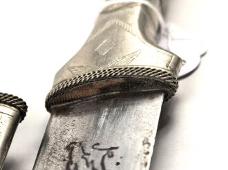 Blankwaffe im orientalischen Stil. Gesamtlänge 22cm, Alter und Herkunft unbekannt