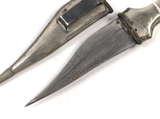 Blankwaffe im orientalischen Stil. Gesamtlänge 22cm, Alter und Herkunft unbekannt