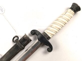 Dolch für Offiziere des Heeres. Saubere Klinge von Höller Solingen, weißes Griffstück, dieses wackelt etwas.