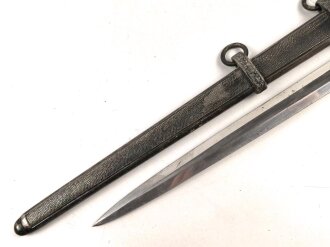Dolch für Offiziere des Heeres. Saubere Klinge von Höller Solingen, weißes Griffstück, dieses wackelt etwas.