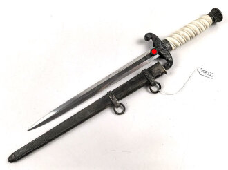Dolch für Offiziere des Heeres. Saubere Klinge von Höller Solingen, weißes Griffstück, dieses wackelt etwas.