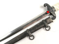 Dolch für Offiziere des Heeres. Saubere Klinge von Höller Solingen, weißes Griffstück, dieses wackelt etwas.