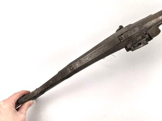 Steinschloss Muskete , Eisenbeschlagen, reich verziert, vermutlich Balkan. Gesamtlänge etwa 140cm. Alter und Herkunft unbekannt. KEINE PAYPAL ZAHLUNG FÜR DIESEN ARTIKEL
