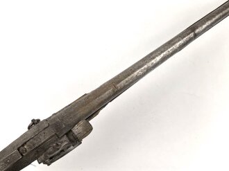 Steinschloss Muskete , Eisenbeschlagen, reich verziert, vermutlich Balkan. Gesamtlänge etwa 140cm. Alter und Herkunft unbekannt. KEINE PAYPAL ZAHLUNG FÜR DIESEN ARTIKEL