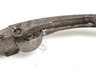 Steinschloss Muskete , Eisenbeschlagen, reich verziert, vermutlich Balkan. Gesamtlänge etwa 140cm. Alter und Herkunft unbekannt. KEINE PAYPAL ZAHLUNG FÜR DIESEN ARTIKEL