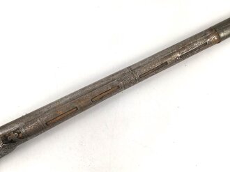 Steinschloss Muskete , Eisenbeschlagen, reich verziert, vermutlich Balkan. Gesamtlänge etwa 140cm. Alter und Herkunft unbekannt. KEINE PAYPAL ZAHLUNG FÜR DIESEN ARTIKEL