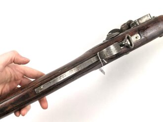 Steinschloss Muskete , Das Schloß datiert 1815, vermutlich Orient oder Naher Osten, Gesamtlänge 112cm.  Alter und Herkunft unbekannt.KEINE PAYPAL ZAHLUNG FÜR DIESEN ARTIKEL