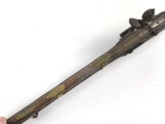 Steinschloss Muskete , Das Schloß datiert 1815, vermutlich Orient oder Naher Osten, Gesamtlänge 112cm.  Alter und Herkunft unbekannt.KEINE PAYPAL ZAHLUNG FÜR DIESEN ARTIKEL