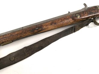 Perkussionsgewehr ohne jegliche Markierungen, Gesamtlänge 138cm.  Alter und Herkunft unbekannt. KEINE PAYPAL ZAHLUNG FÜR DIESEN ARTIKEL