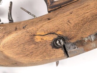 Scheibenbüchse mit gewaltigem Lauf. Keinerlei sichtbare Markierungen, Gesamtlänge 128cm, Alter und Herkunft unbekannt. Eigengewicht 8,5kg. KEINE PAYPAL ZAHLUNG FÜR DIESEN ARTIKEL