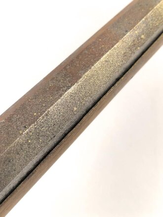 Scheibenbüchse mit gewaltigem Lauf. Keinerlei sichtbare Markierungen, Gesamtlänge 128cm, Alter und Herkunft unbekannt. Eigengewicht 8,5kg. KEINE PAYPAL ZAHLUNG FÜR DIESEN ARTIKEL