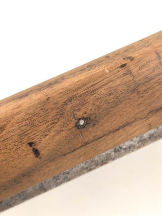 Scheibenbüchse mit gewaltigem Lauf. Keinerlei sichtbare Markierungen, Gesamtlänge 128cm, Alter und Herkunft unbekannt. Eigengewicht 8,5kg. KEINE PAYPAL ZAHLUNG FÜR DIESEN ARTIKEL