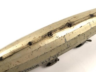 Blechspielzeug, Luftschiff "Graf Zeppelin DLZ 127" Hersteller Tippco. Gesamtlänge 43cm, unvollständig, ungereinigt, ohne Funktion
