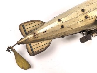 Blechspielzeug, Luftschiff "Graf Zeppelin DLZ 127" Hersteller Tippco. Gesamtlänge 43cm, unvollständig, ungereinigt, ohne Funktion