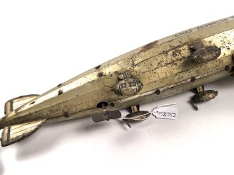 Blechspielzeug, Luftschiff "Graf Zeppelin DLZ 127" Hersteller Tippco. Gesamtlänge 43cm, unvollständig, ungereinigt, ohne Funktion