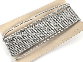 Kragenkordel Metallfaden, Durchmesser 3,5mm. die Seele leuchtet schwach unter UV Licht. Etwa 5 Meter insgesamt