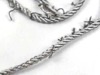 Kragenkordel Metallfaden, Durchmesser 2,7mm. UV Negativ, Länge etwa 57cm, von einer Uniform abgetrennt