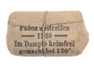 Verbandpäckchen Wehrmacht für den Verbandkasten und die Verbandspäckchentasche der Feldbluse. Kleines Modell datiert 1939