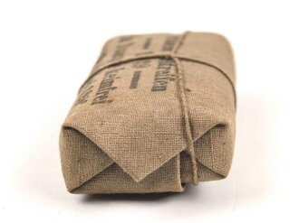 Verbandpäckchen Wehrmacht für den Verbandkasten und die Verbandspäckchentasche der Feldbluse. Kleines Modell datiert 1939