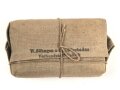 Verbandpäckchen Wehrmacht für den Verbandkasten und die Verbandspäckchentasche der Feldbluse. Kleines Modell datiert 1939
