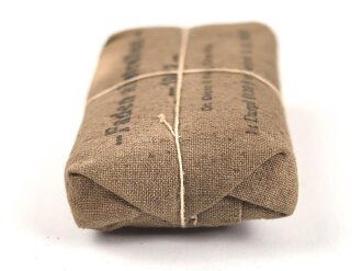 Verbandpäckchen Wehrmacht für den Verbandkasten und die Verbandspäckchentasche der Feldbluse. Kleines Modell datiert 1937