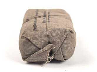 Verbandpäckchen Wehrmacht, grösses Modelll für den Verbandkasten. Datiert 1943