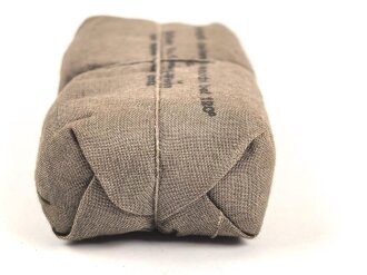 Verbandpäckchen Wehrmacht, grösses Modelll für den Verbandkasten. Datiert 1943