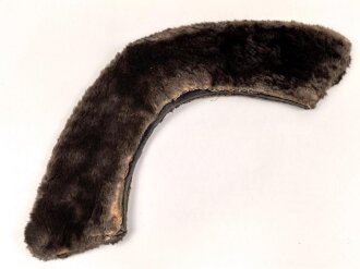 Fellkragen für einen Mantel. Einknöpfbar, die äußeren beiden Knopflöcher haben einen Abstand von etwa 47cm