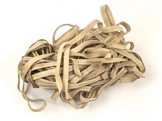 Bündel in Streifen geschnittene Tierhaut ?  Breite...