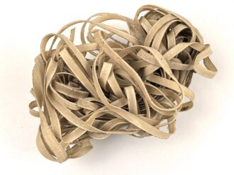 Bündel in Streifen geschnittene Tierhaut ?  Breite je 7,8mm.