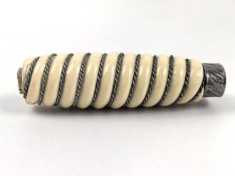 Griffstück mit Ring zum Dolch für Offiziere der Luftwaffe, Der Ring Eisen versilbert