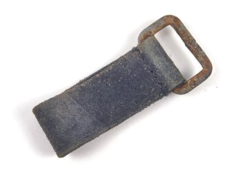Aufschiebeschlaufe Wehrmacht . Wurde benutzt um z.B. die Feldflasche ans Koppel zu hängen