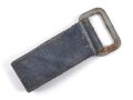 Aufschiebeschlaufe Wehrmacht . Wurde benutzt um z.B. die Feldflasche ans Koppel zu hängen
