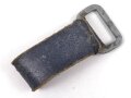 Aufschiebeschlaufe Wehrmacht . Wurde benutzt um z.B. die Feldflasche ans Koppel zu hängen