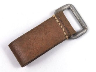 Aufschiebeschlaufe Wehrmacht, datiert 1937 . Wurde benutzt um z.B. die Feldflasche ans Koppel zu hängen