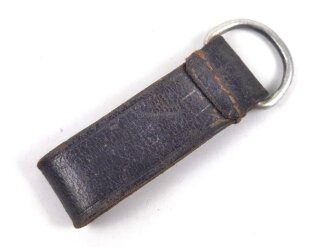 Aufschiebeschlaufe Wehrmacht, datiert 1939 . Wurde benutzt um z.B. die Feldflasche ans Koppel zu hängen