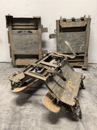 Reichswehr und frühe Wehrmacht, Tragsattel mit zwei anhängenden Kraxen für Gebirgstruppen. Originallack, grob gereinigt