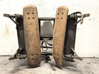 Reichswehr und frühe Wehrmacht, Tragsattel mit zwei anhängenden Kraxen für Gebirgstruppen. Originallack, grob gereinigt