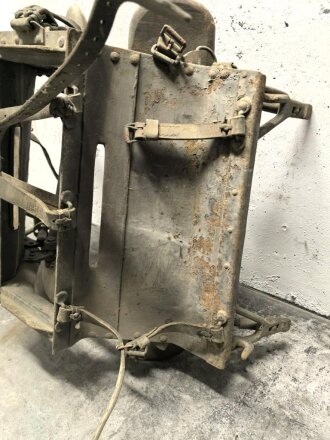 Reichswehr und frühe Wehrmacht, Tragsattel mit zwei anhängenden Kraxen für Gebirgstruppen. Originallack, grob gereinigt